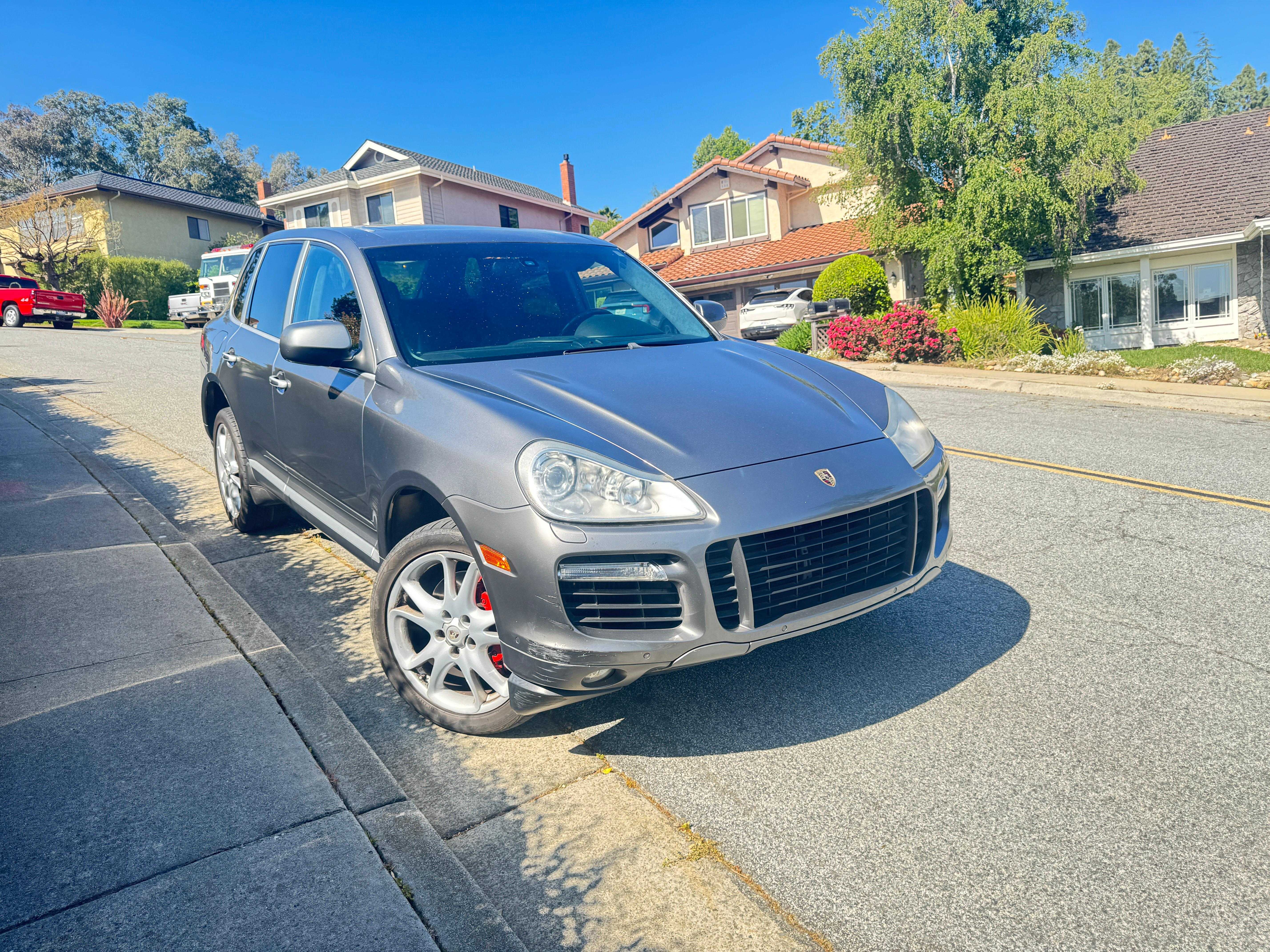 Porsche Cayenne Image 1