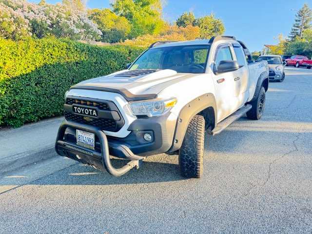 Toyota Tacoma Image 1