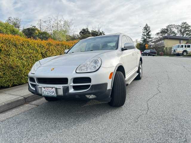 Porsche Cayenne Image 1